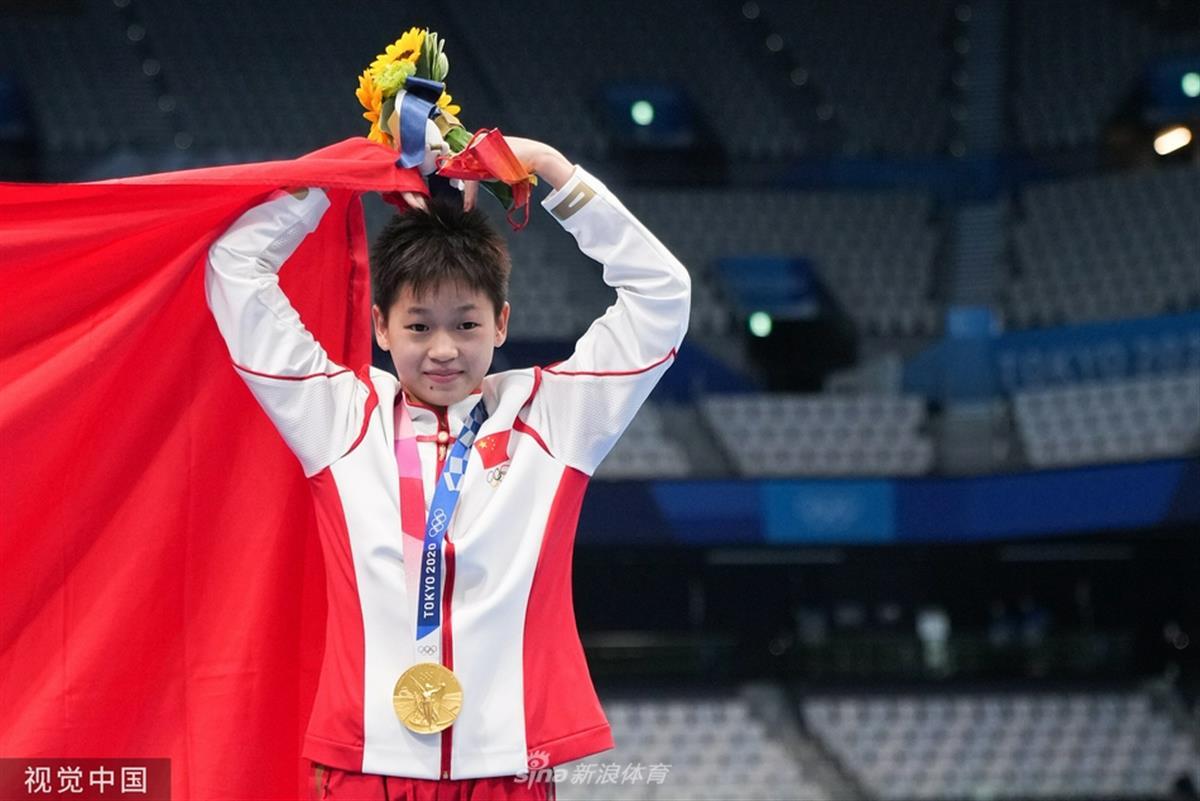最小中国奥运健儿全红婵夺冠网友有钱给妈妈治病了