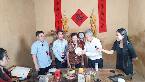 首届燕儿谷乡村振兴助农大直播活动在罗田开幕_云上孝感