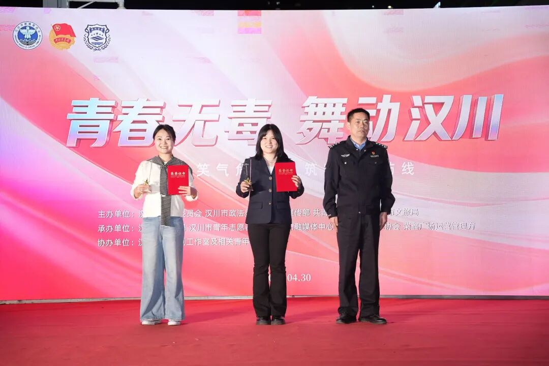 047b6158dd18439b1d5466acb7060819.jpg