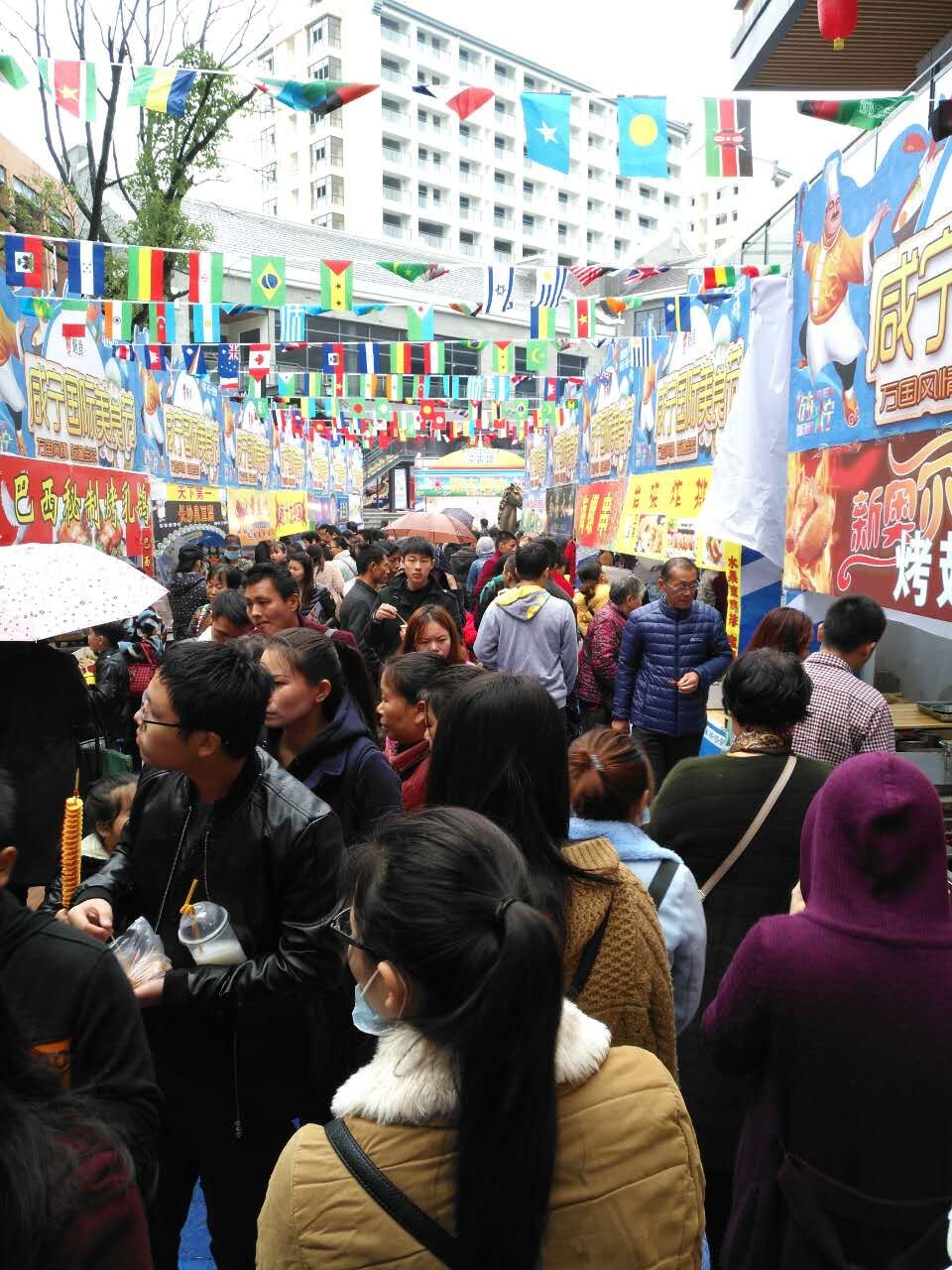 美食节开幕当天线上线下人气爆棚现场游客人数突破两万人