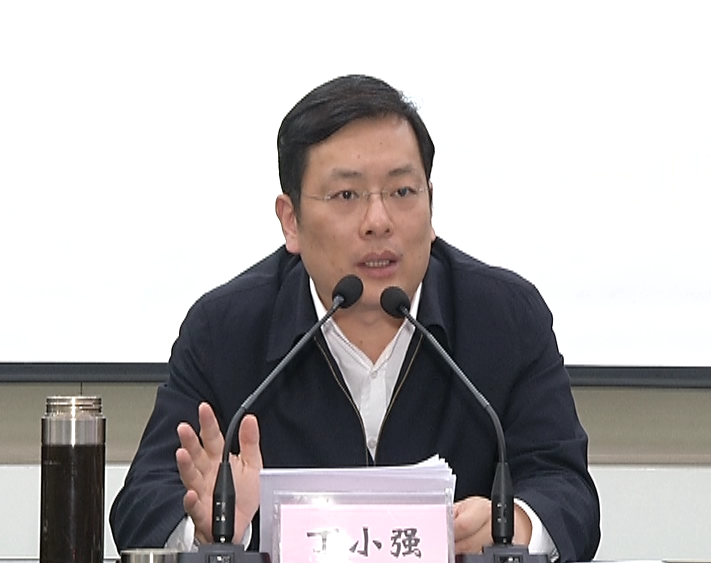 咸宁市委副秘书长乐建舜说,上述11项会议内容,按照常规,过去均是全市