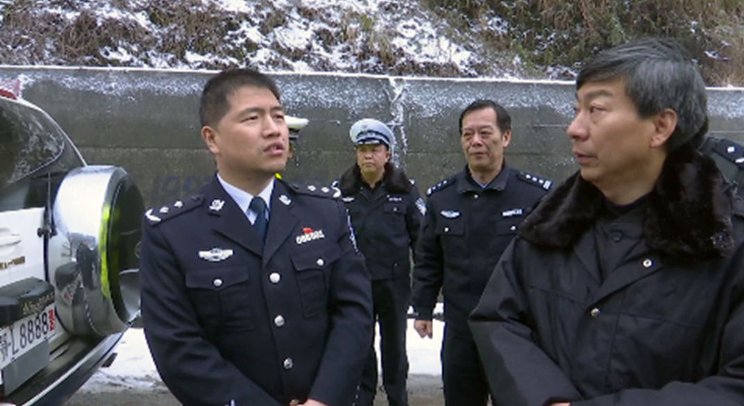 今天(27日)上午,副市长,市公安局局长胡甲文实地查看了通山县界水岭