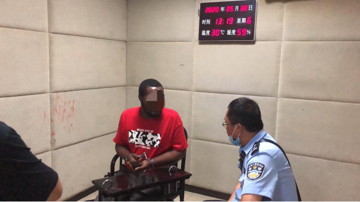 海洛因鸦片土铳黑火药一条从外省流入崇阳的贩毒通道被斩断