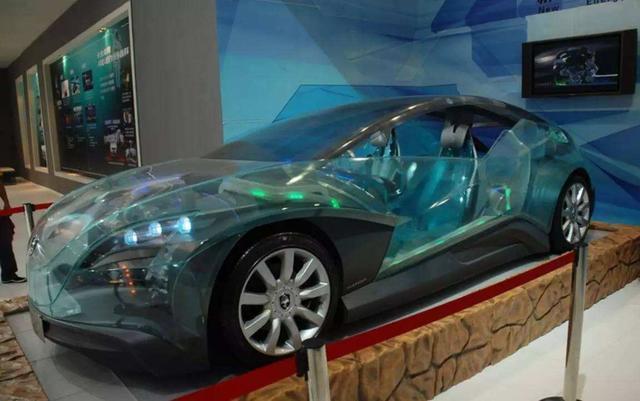 世界上第一辆全透明汽车华丽程度不亚于劳斯莱斯却无人敢买