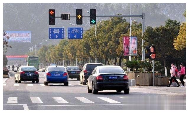 短短1分钟的等红灯还有停车的学问看看老司机怎做
