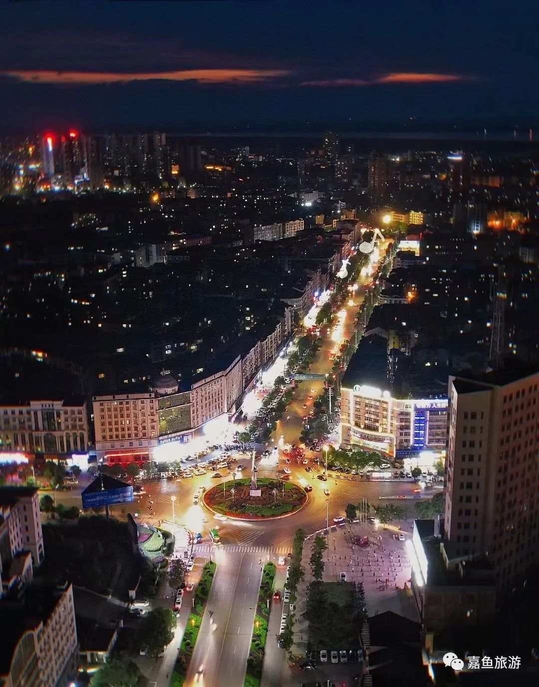 航拍嘉鱼夜景_云上咸宁