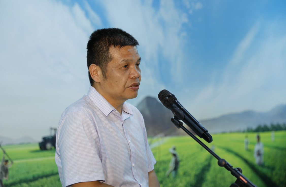 咸宁高新区党工委书记,管委会主任夏福卿作总结发言:今年以来,高新区