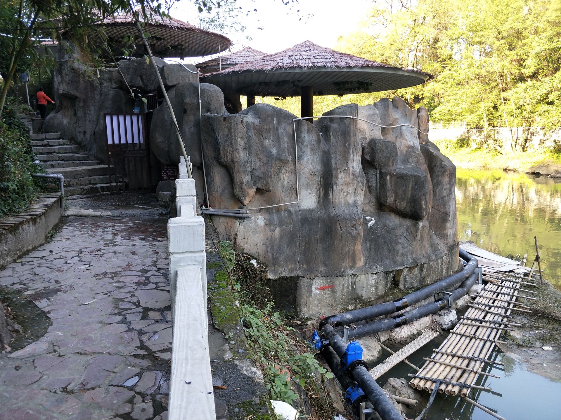 月亮湾露天温泉升级改造完成重新对市民开放广播问政有回复98