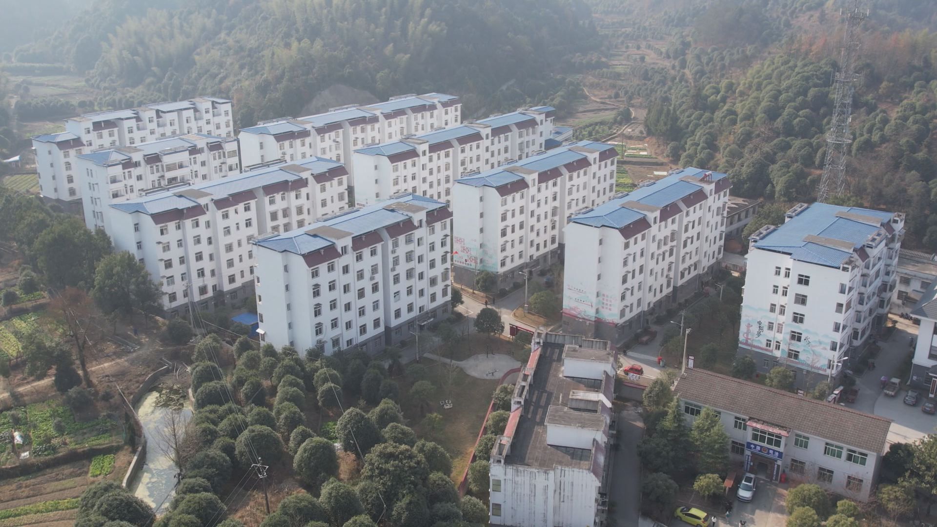 崇阳县路口镇党委书记王京华:目前这边基础设施条件改善了,而且基础