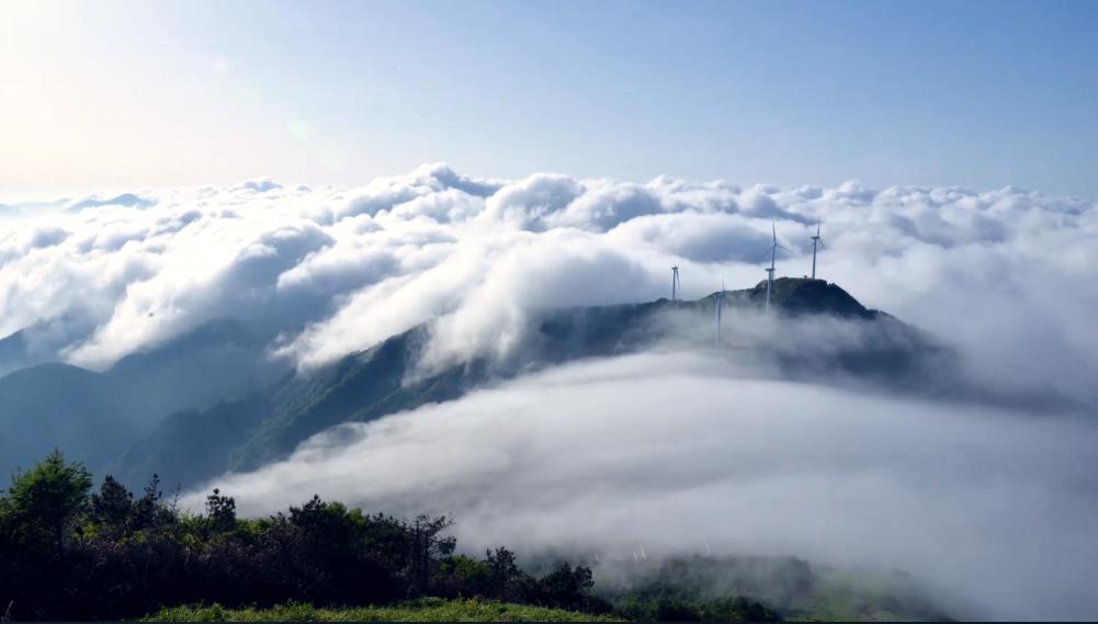 云上咸宁视频拥云海看日出赏星辰延时航拍通山九宫山