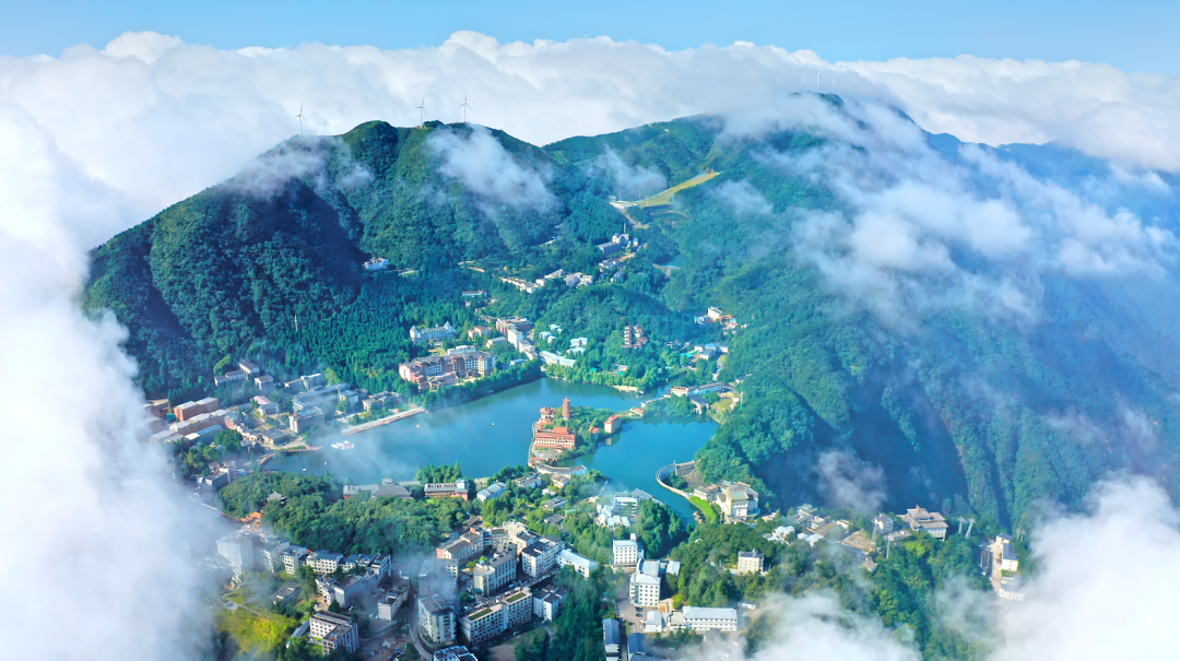 直播中,主播们重点打卡了嘉鱼三湖连江,蜜泉湖,山湖温泉;赤壁陆水湖