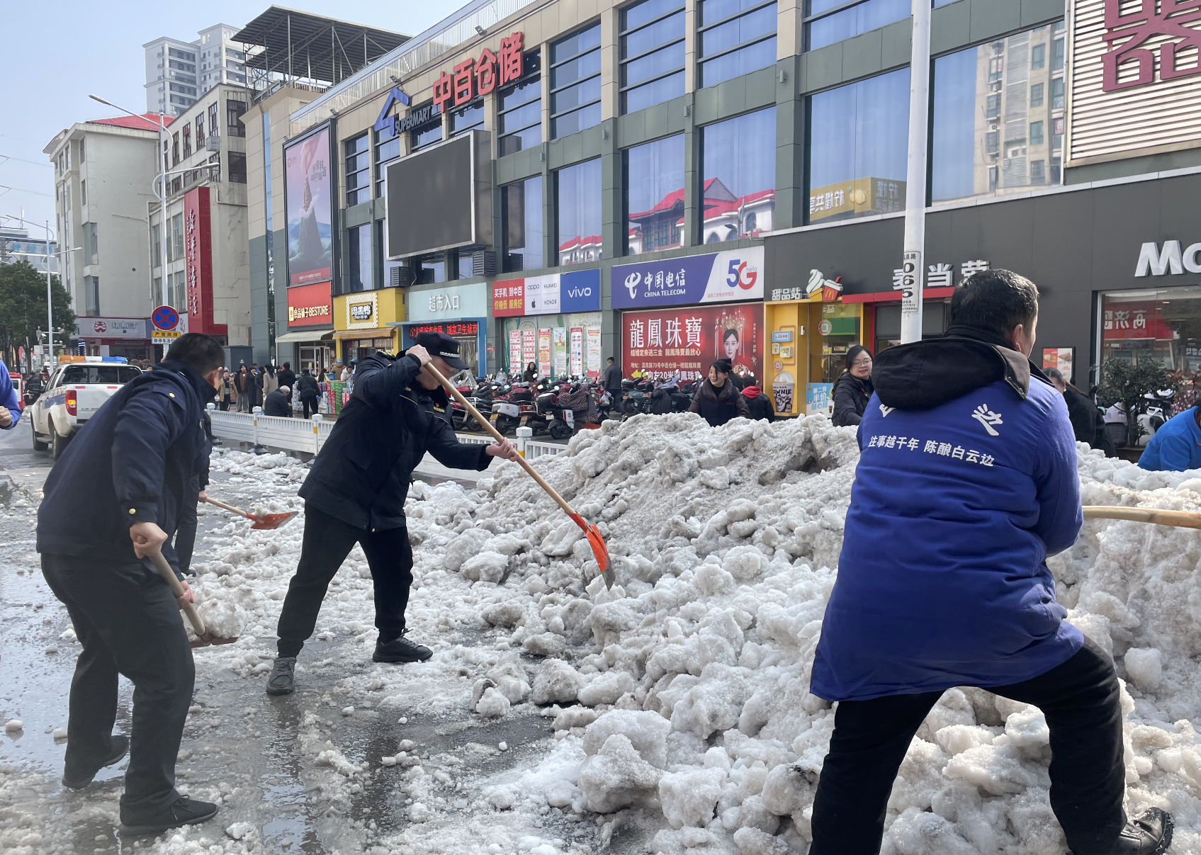 湖北咸宁一抹志愿红文明一座城