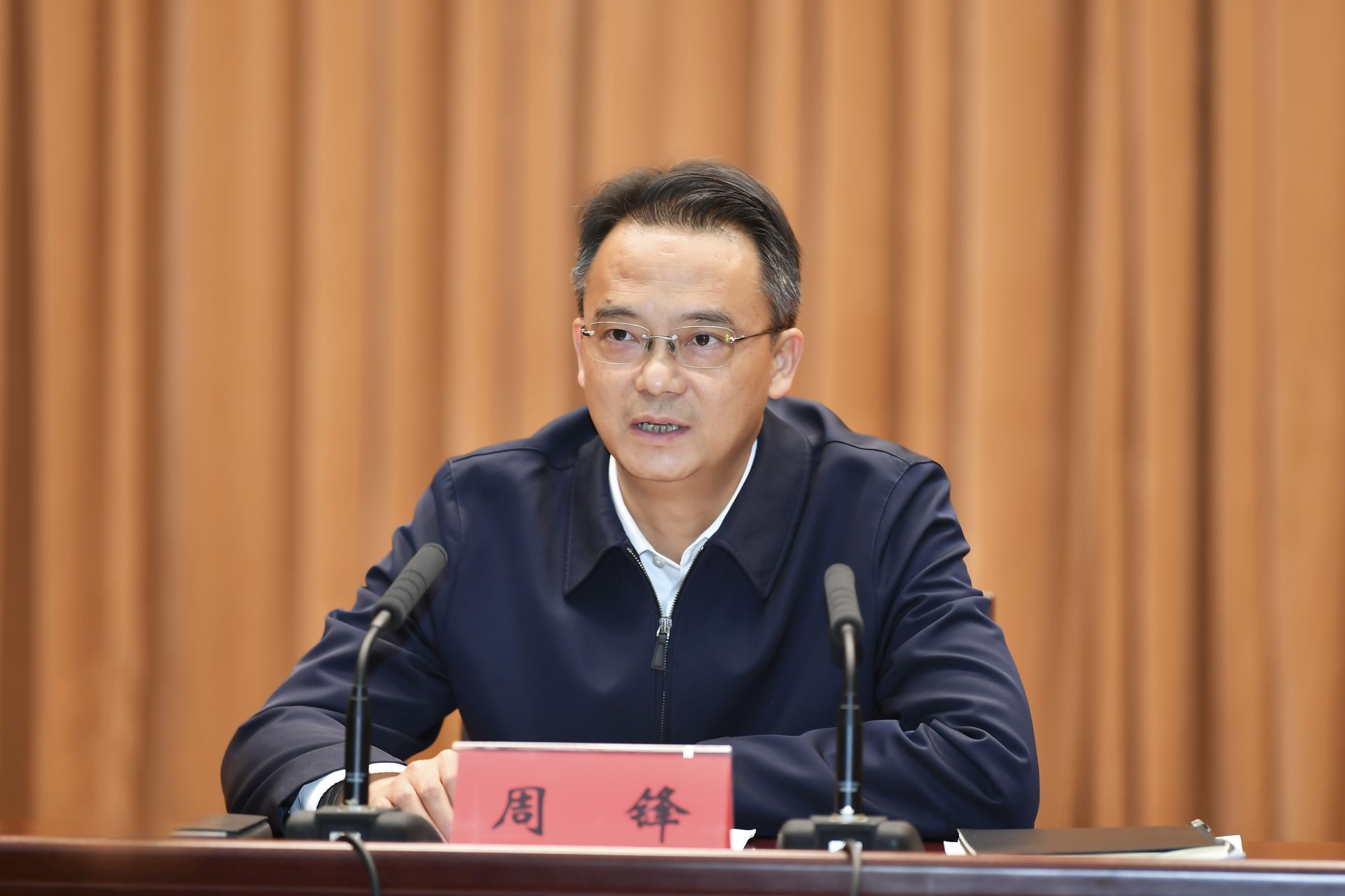 周锋在全市组织部长会议上强调:全面提升党员干部能力素质