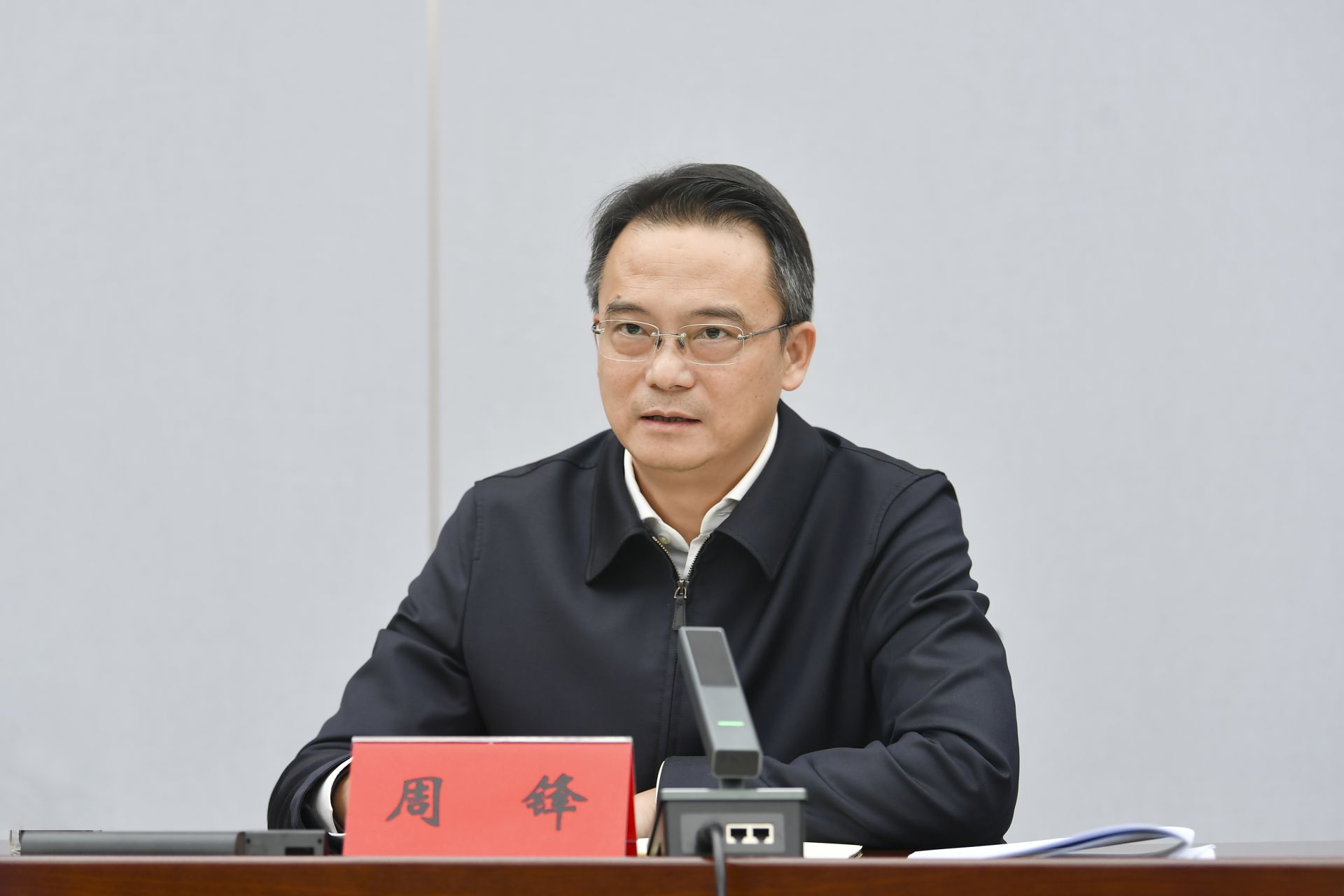 周锋主持召开市委金融工作座谈会:全力提升金融服务质效 切实发挥金融