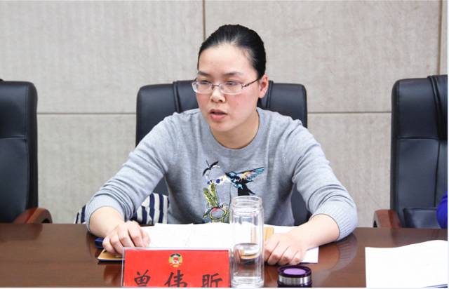 曾伟昕表示,各位常委,委员就"弘扬体育文化,打造运动之城"提出了很好