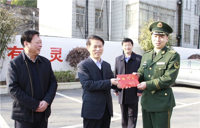 严启方一行先后来到市消防中队,市人武部,预备役舟桥营,武警仙桃中队