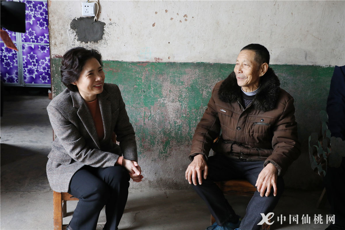 周志红到杨林尾西流河宣讲并调研脱贫攻坚工作