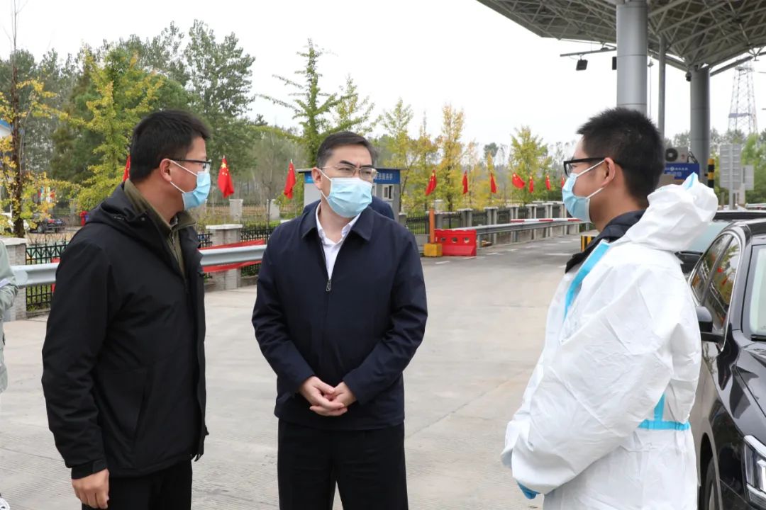 市领导印家利,朱慧玲,杜伟华参加会议.