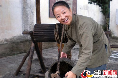 王丽在电视剧《爱·盛开》里饰演张七婶坚守初心梦圆,王丽很满足让