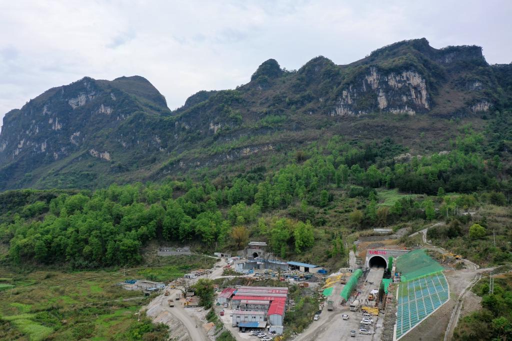 云龙山隧道图片