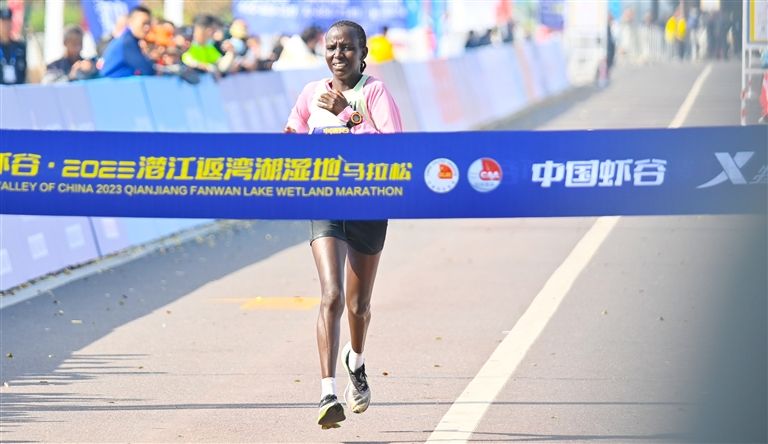 肯尼亚选手Monicahjeptoo 获女子全程马拉松冠军