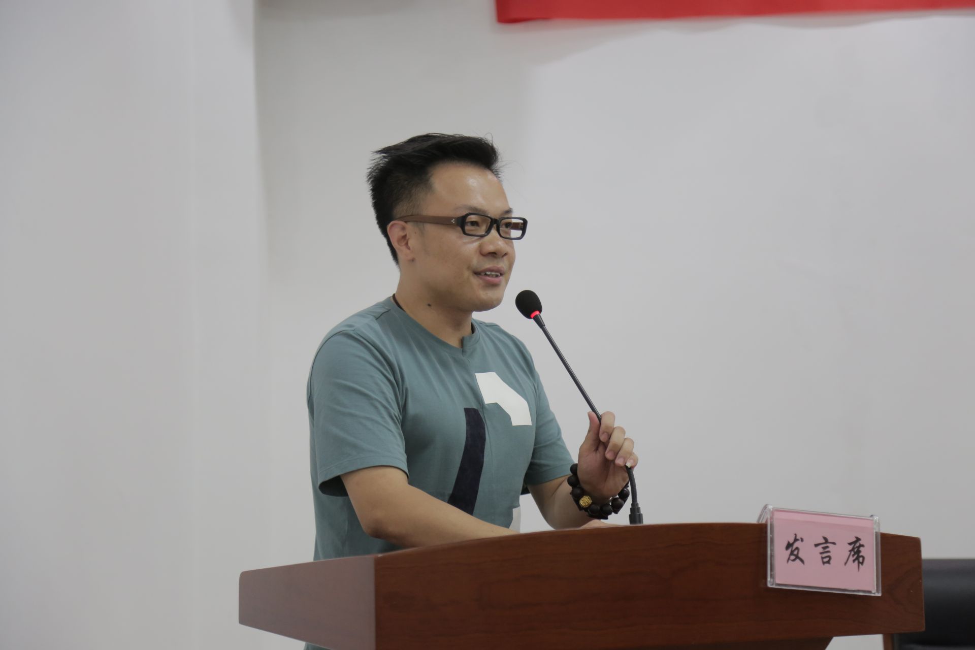 天门知名唱作音乐人  明阳会上,天门市委常委,统战部部长史玉雄作了