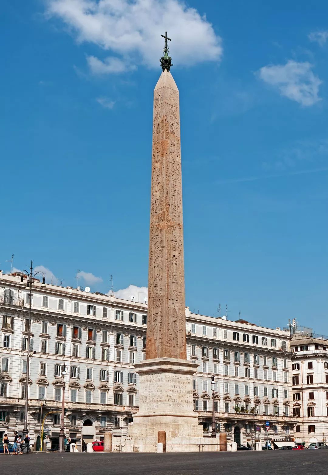 lateran方尖碑高32米,是现存最高的古埃及方尖碑,于4世纪时被运到罗马