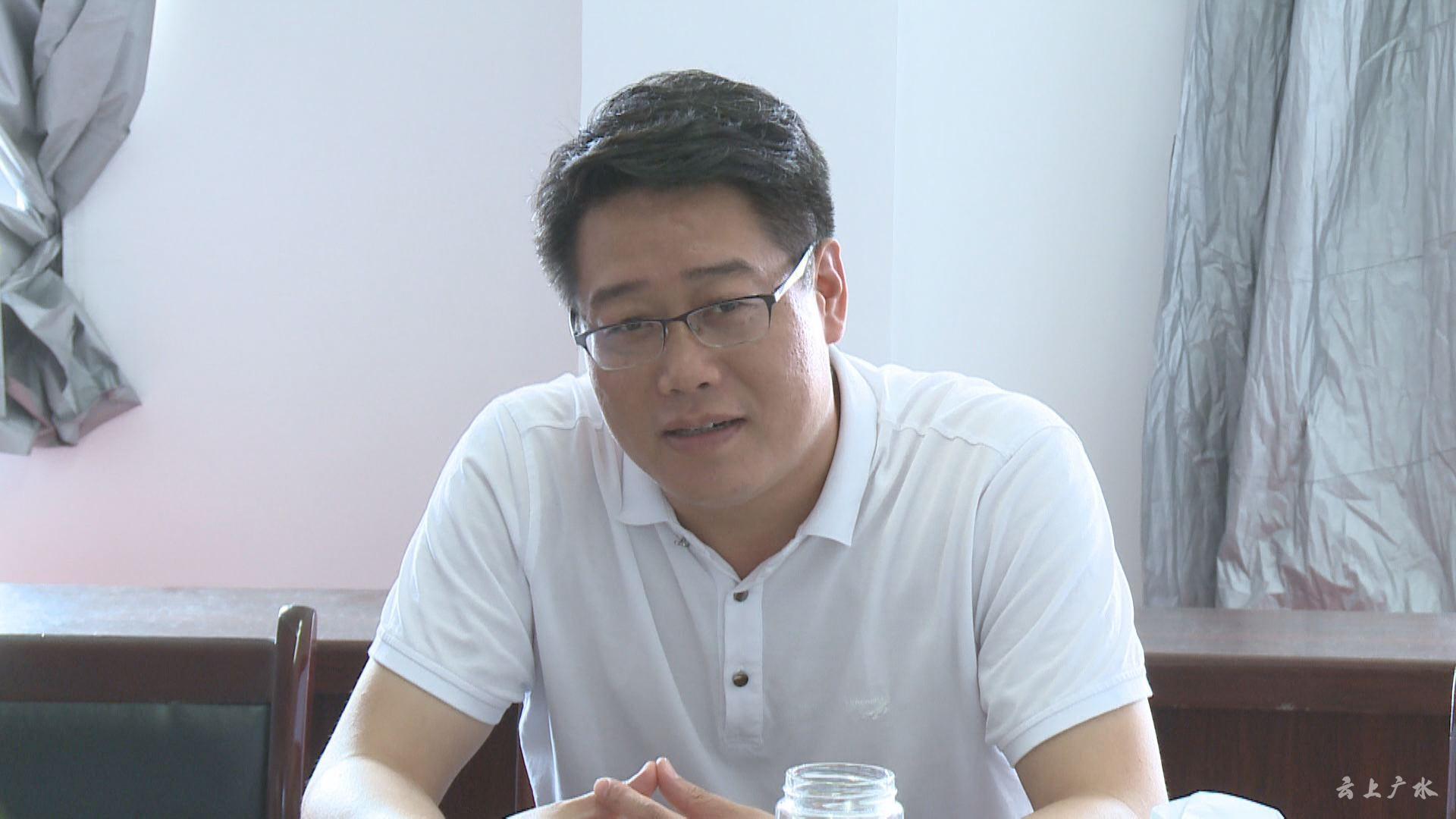 何胜到吴店调研全面从严治党工作走访慰问老党员