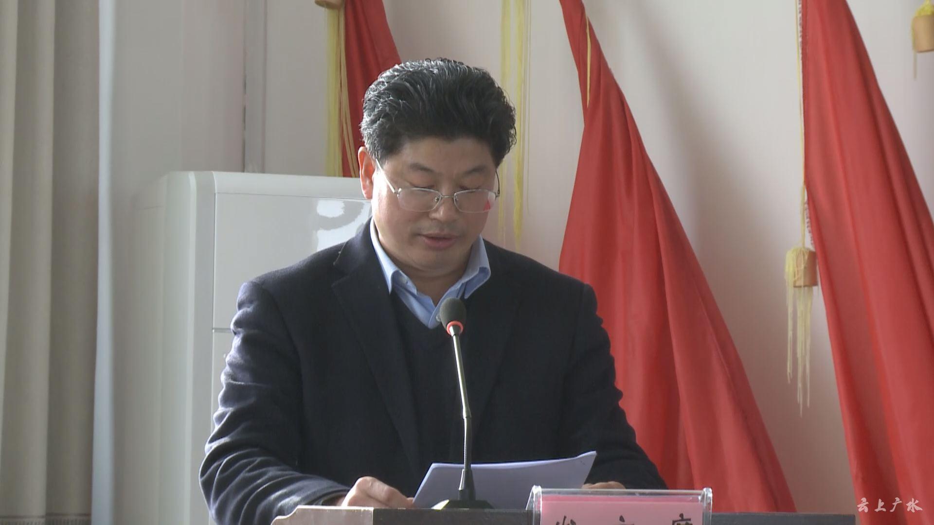 广水市市长田涛在会上做了交流发言,市委常委,常务副市长何庆海等领导