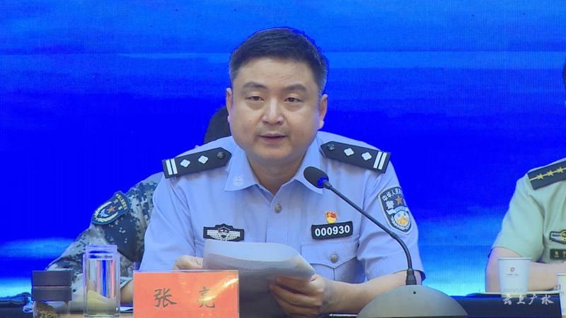 副市長,公安局長張亮向駐广部隊,武警駐广部隊全體官兵,廣水公安全體