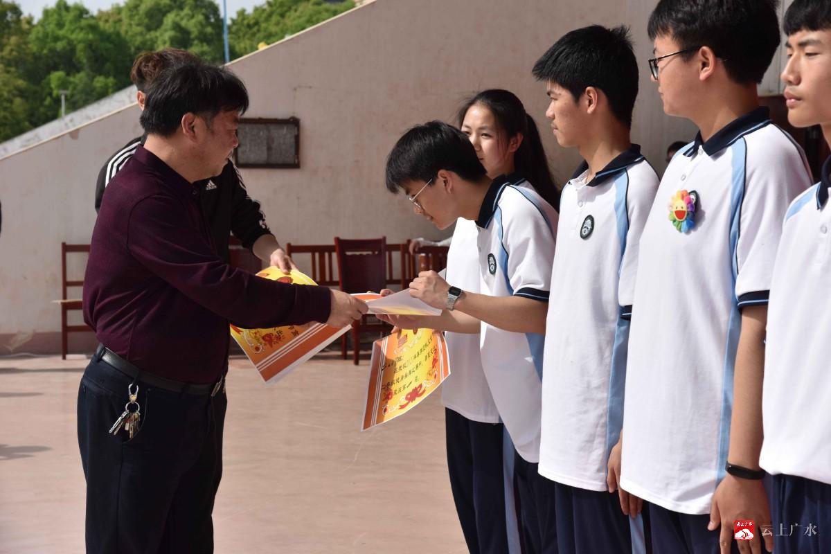 舞动青春舞出风采广水一中高二年级举行健身操舞比赛