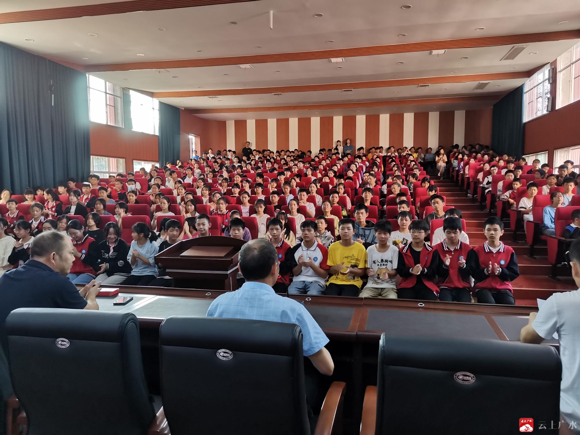 捐资助学显真情爱心圆梦暖人心关庙镇中心中学举行第八期圆梦助学奖学