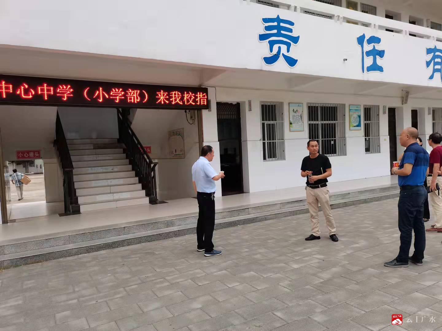 长岭镇中心中学加强校际交流提升管理水平