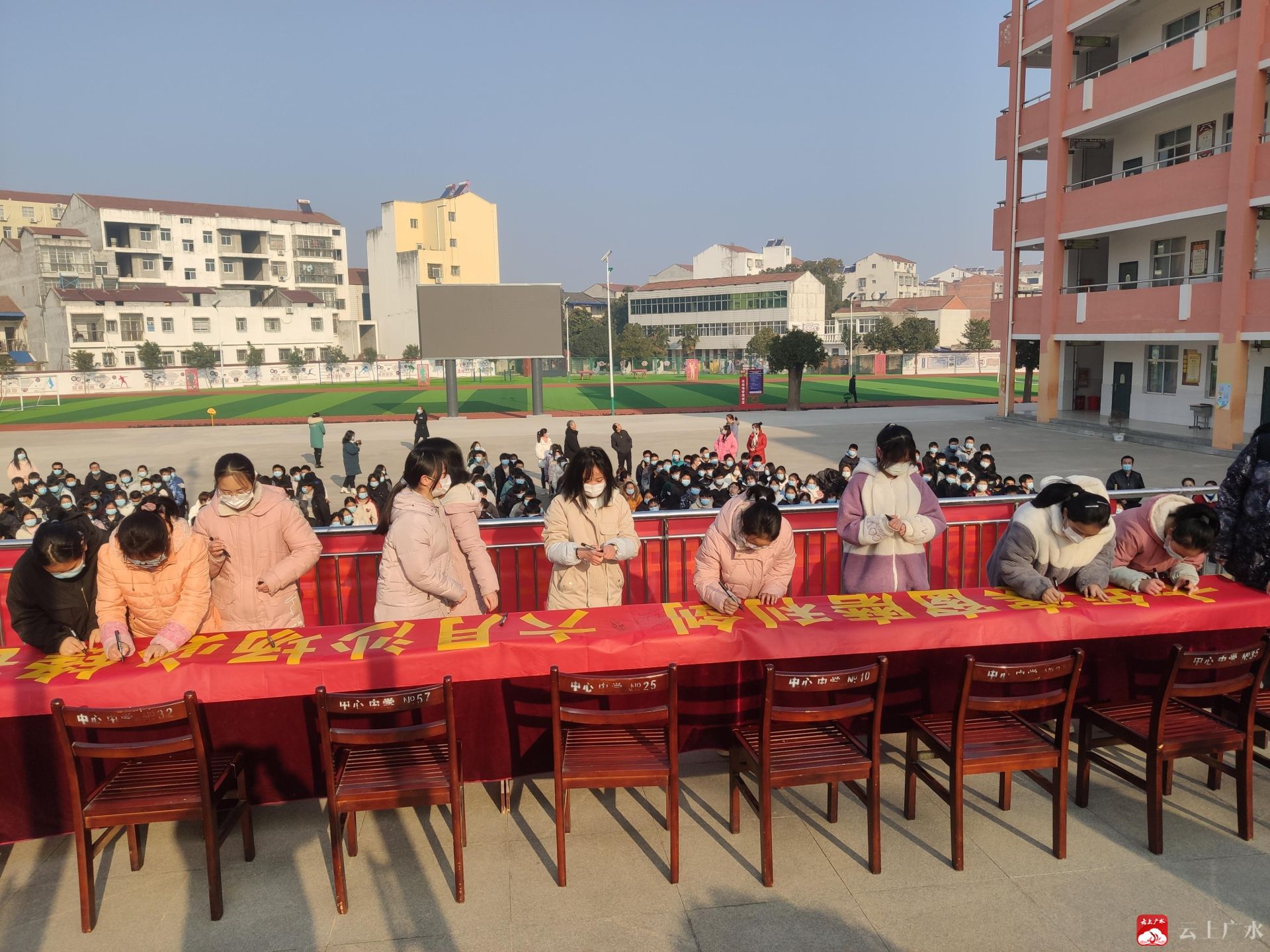 陈巷镇中心中学举行中考百日誓师大会