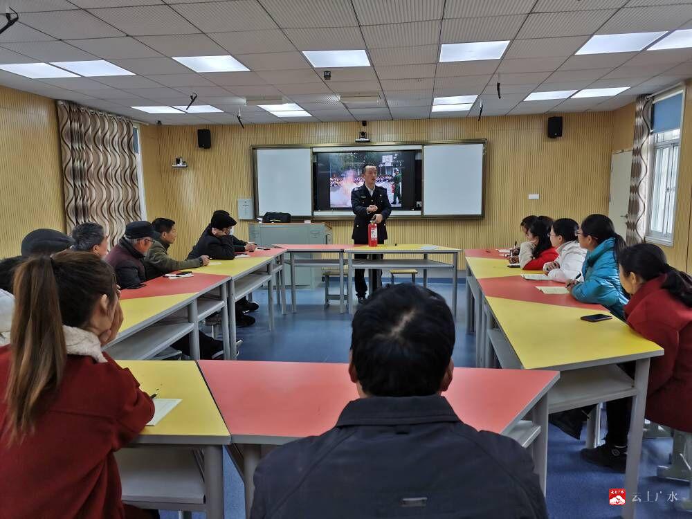 关庙镇中心中学安全第一警钟长鸣