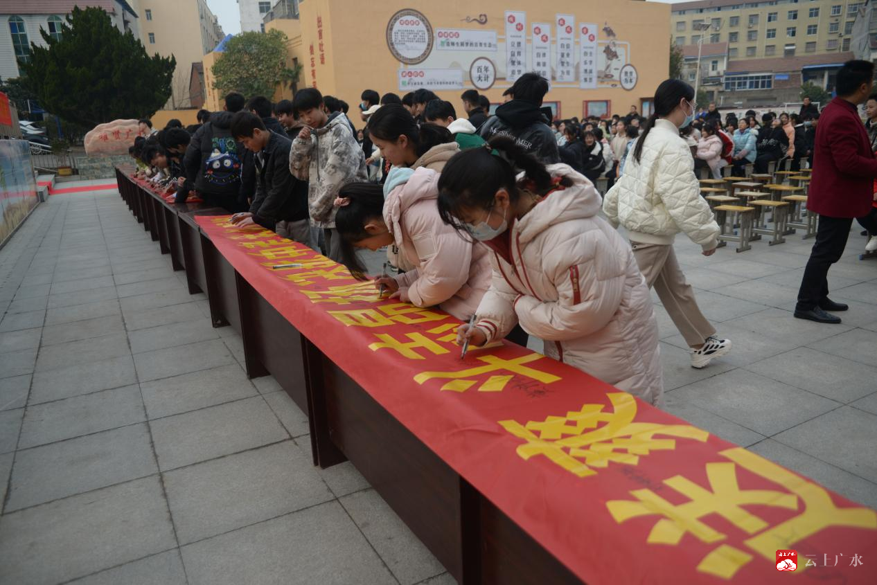 陈巷镇中心中学隆重举行中考百日誓师大会