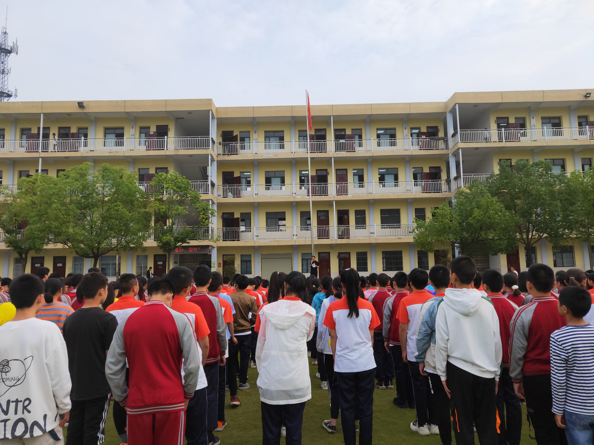 随县唐县镇第二中开展国旗下讲话活动