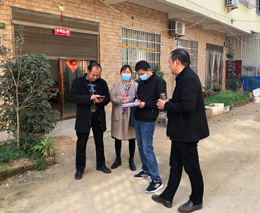 11月9日上午,市统计局相关负责人一行到小林镇上天梯居委会,入户核查