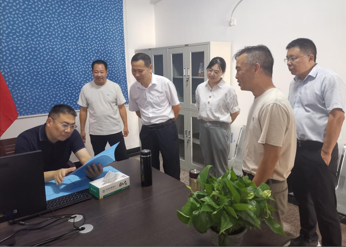 心系基层排忧解难暖人心张晓鸿到殷店镇走访调研