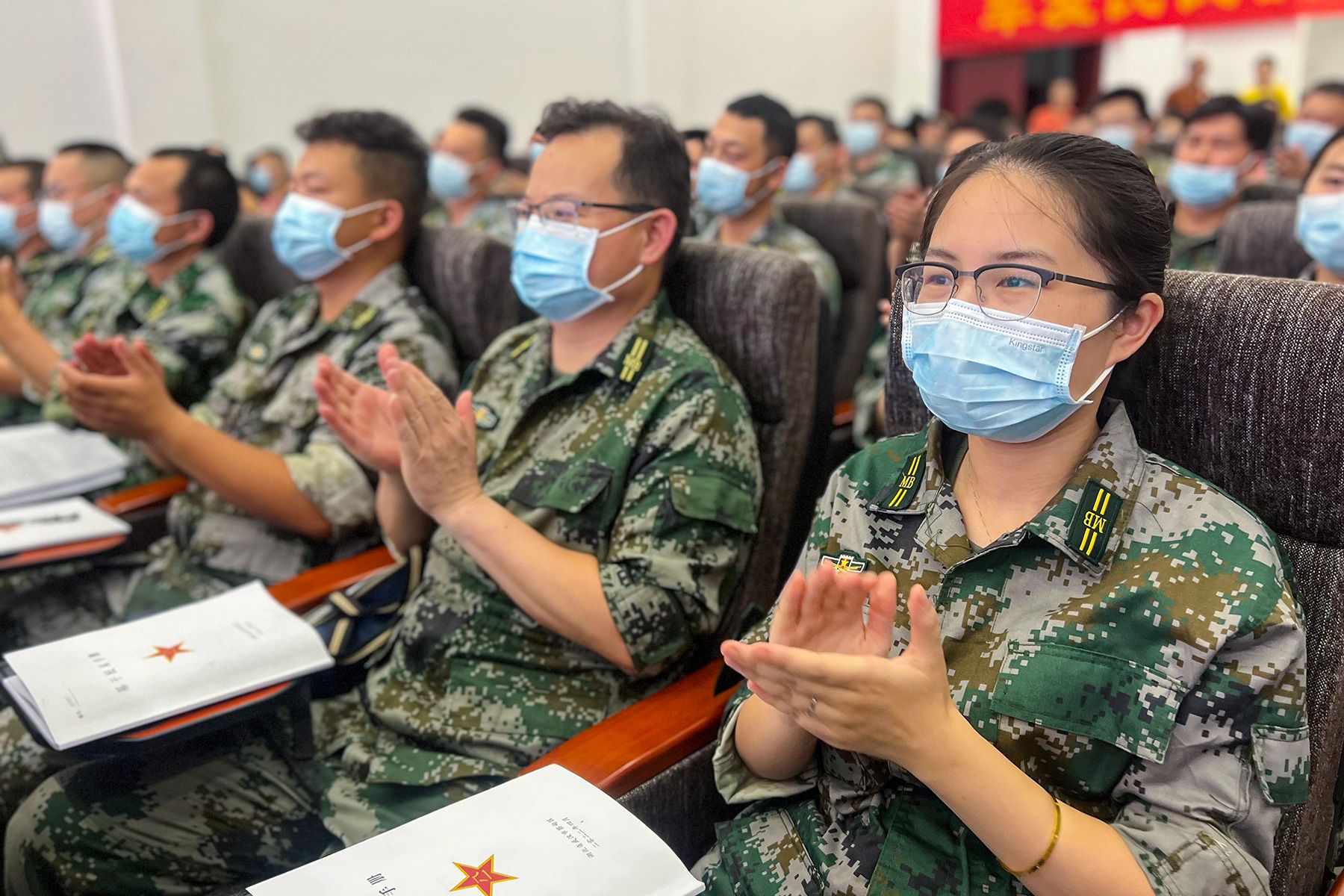 蔡甸慰问演出进军营共叙军民鱼水情