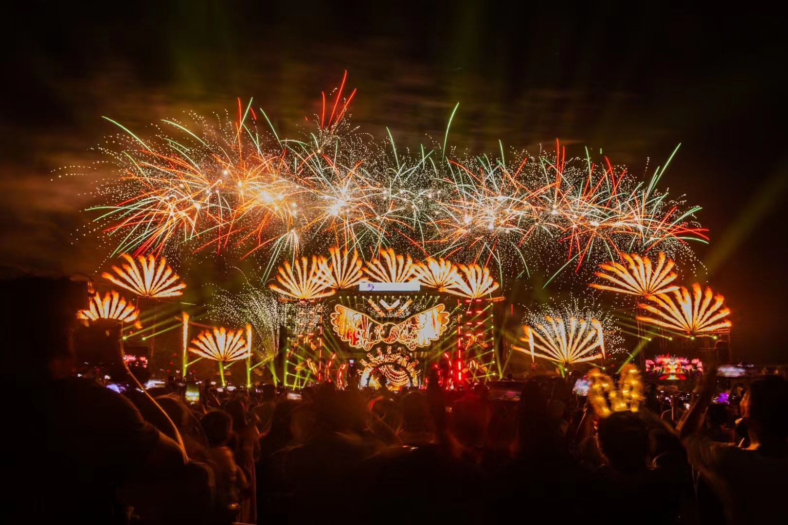 花博汇焰火剧场秀"火热出圈" 夜经济助推蔡甸文旅融合高质量发展_云上