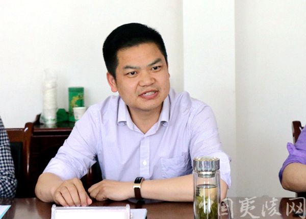 会上,黄花镇党委书记程泽锋,镇长王覃分别就项目合作意向和黄花镇经济