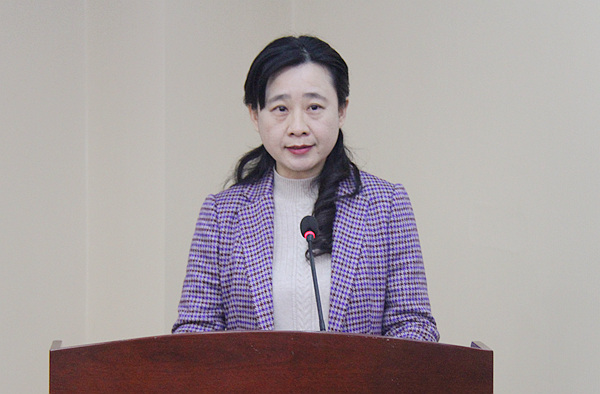 邓玉华在供职发言中表示,夷陵区委五届九次全会吹响了加快推进夷陵高