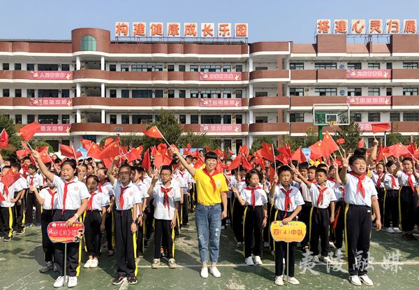 小溪塔二小用歌声为祖国母亲庆祝生日