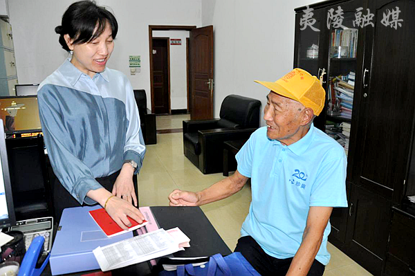 杨宏礼,男,1926年12月出生,今年已93岁高龄.