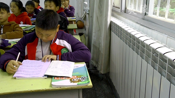 樟村坪镇中小学千名学生用上了天然气供暖