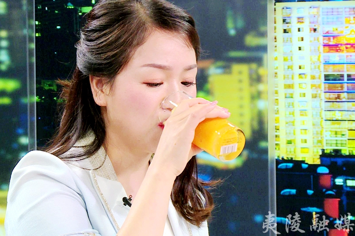 9元,两袋一共一千克,马上顺丰冷链到您家",17时,温欣艳与湖北惜福供应