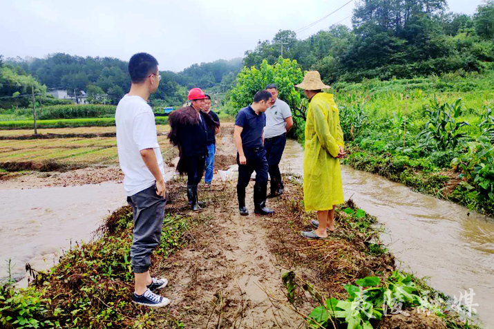 夷陵下堡坪乡秀水村抓紧抢险救灾