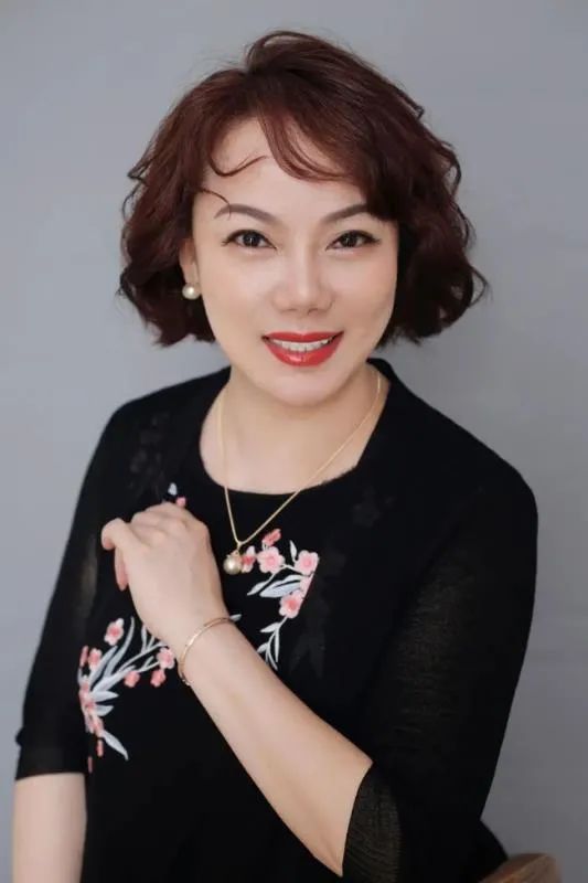 作为当今梨园荀派第三代传人中的领军人物,熊明霞先后拜著名京剧表演