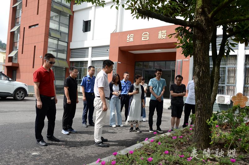 67邓村初中零废弃绿色校园创建接受验收